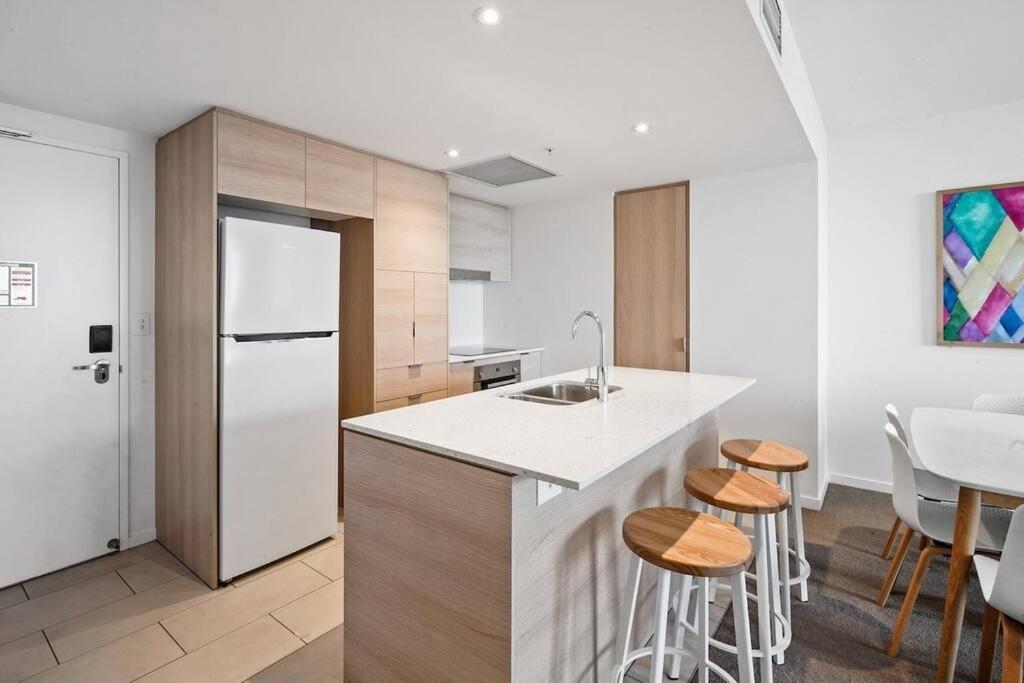 Broadbeach Apartment Level 10 With Beach Views Голд-Кост Екстер'єр фото